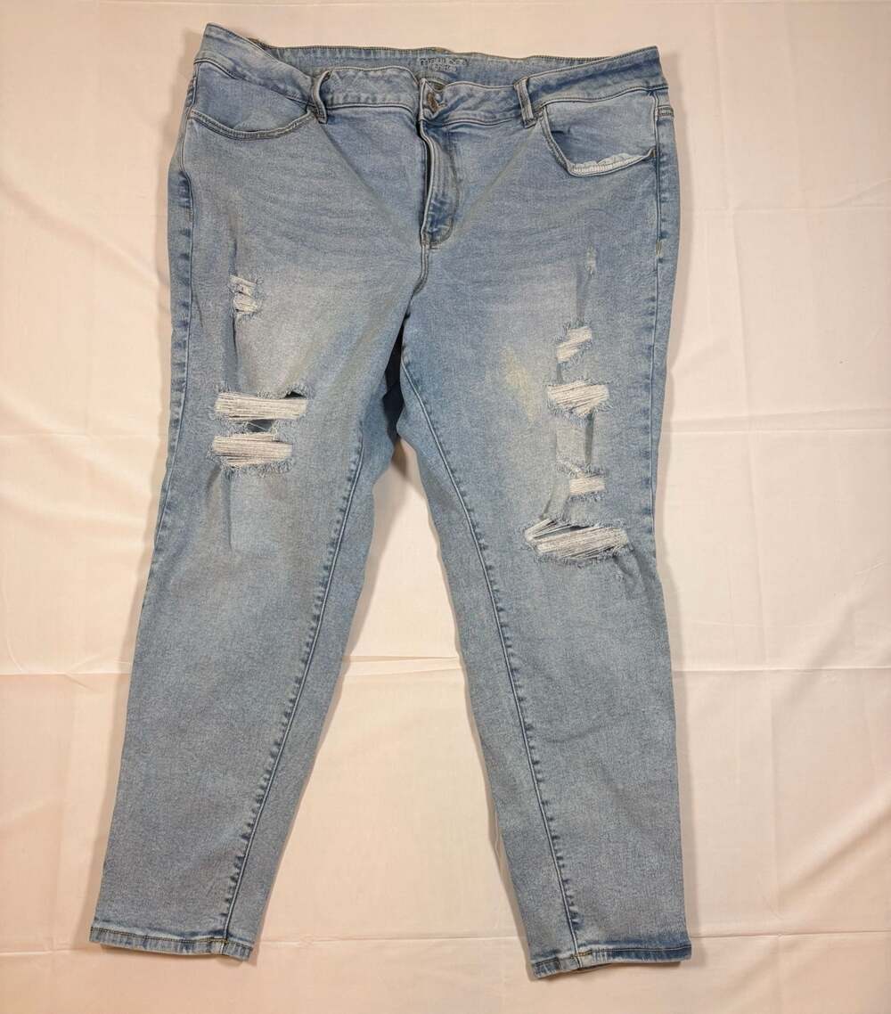 Maurices Women's Plus Size 24W Short Ripped Distressed Mom Jeans Light Wash